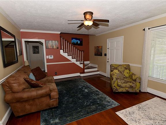 5th image of 207 W 21st St