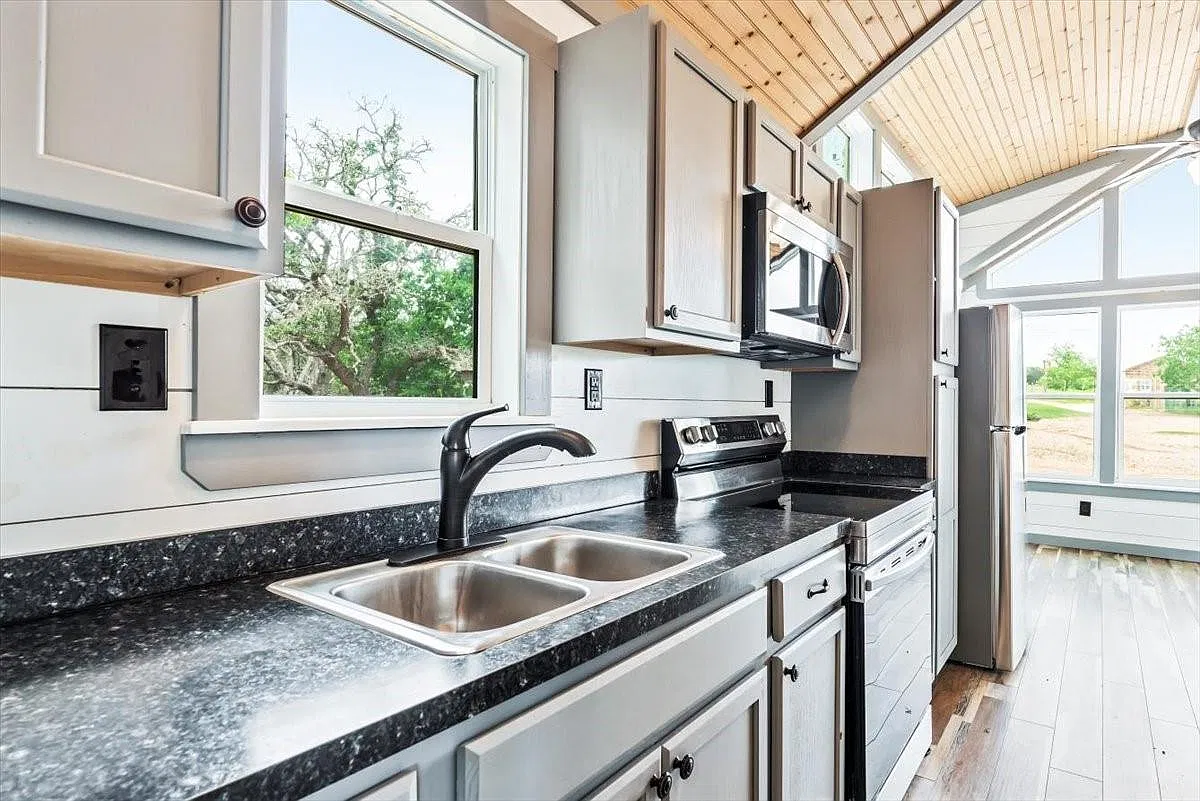 1 bed, 1.0 bath, 780 sqft, $1,100 — Photo 3