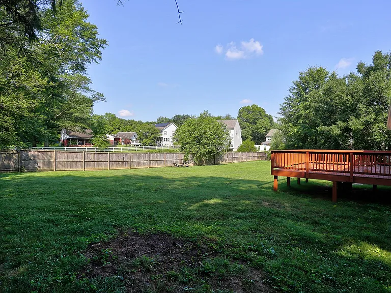 1735 Maple Ave — Photo 33