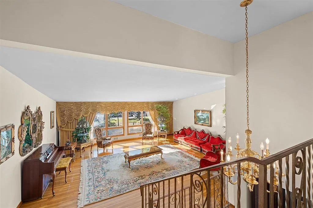 4 bed, 2.5 bath, 2000 sqft, $4,500 — Photo 3