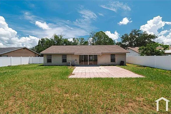 7504 N Sanibel Cir