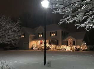 10 Pheasant Hill Ln, Methuen, MA 01844