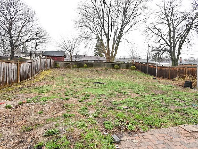 936 Somerville St — Photo 3