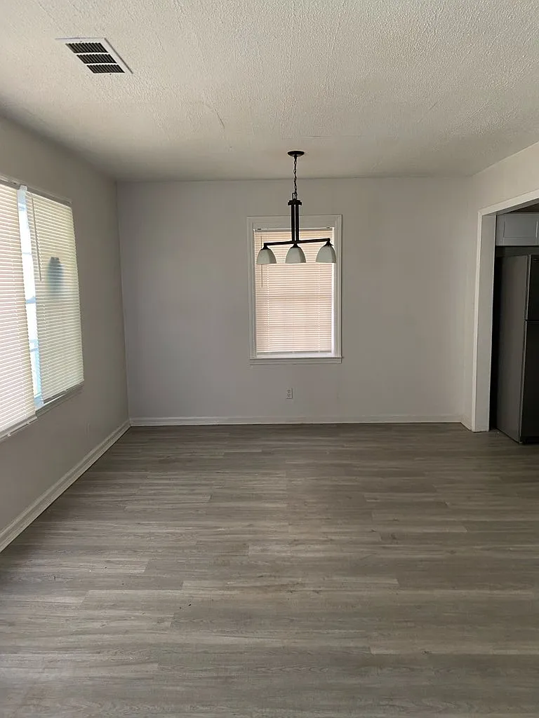 3 bed, 875 sqft, $1,500 — Photo 2