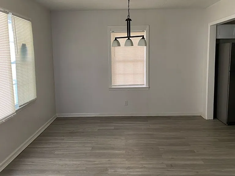1246 Westmont Rd SW — Photo 2