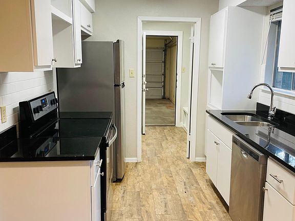 5th image of 8800 Pineridge Dr #B
