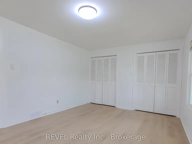 19 Woodington Cres — Photo 11