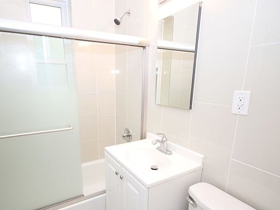 5th image of 4722 44th St APT 1R