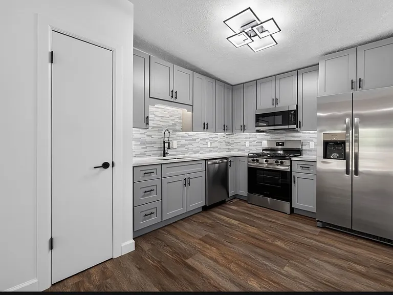 642 Swan Dr — Photo 3