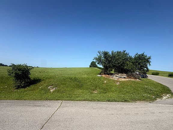 4th image of 387 Donmar Dr