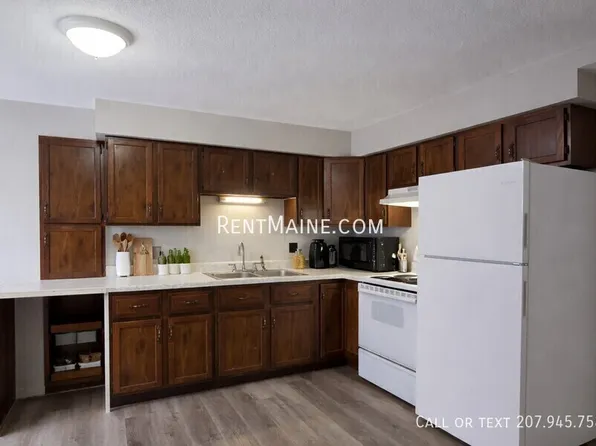 166 Water St APT 4, Randolph, ME 04346