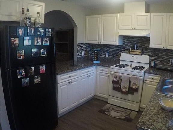 4th image of 861 N Rembrandt Way #315