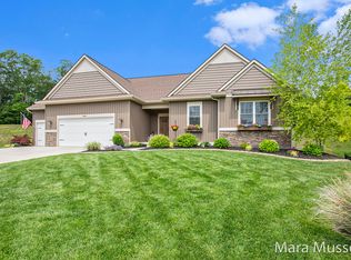 12815 Den Houter Valley Dr, Lowell, MI 49331