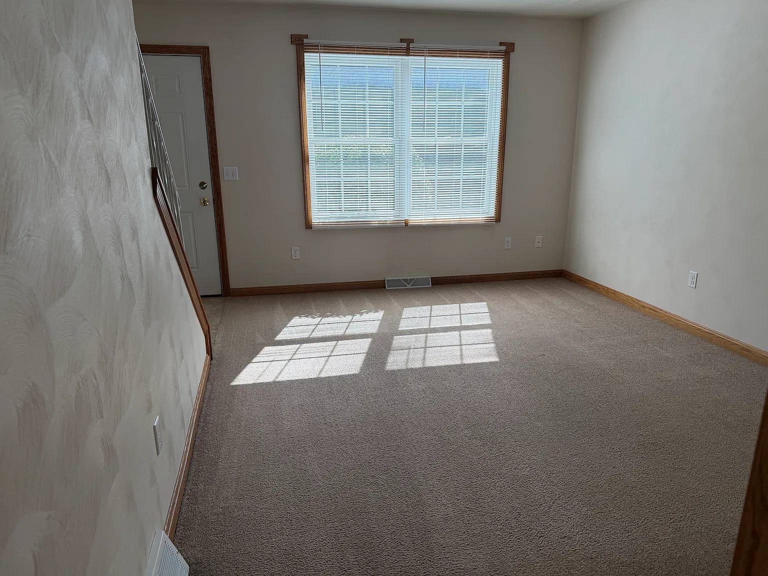2 bed, 1.5 bath, 1266 sqft, $1,550 — Photo 2