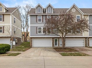 5566 Boston Ct, Johnston, IA 50131