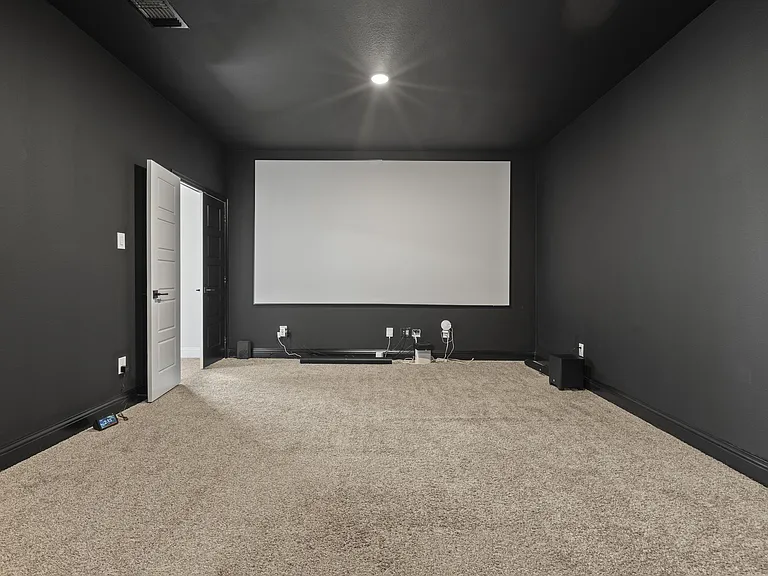913 Gingham St — Photo 32