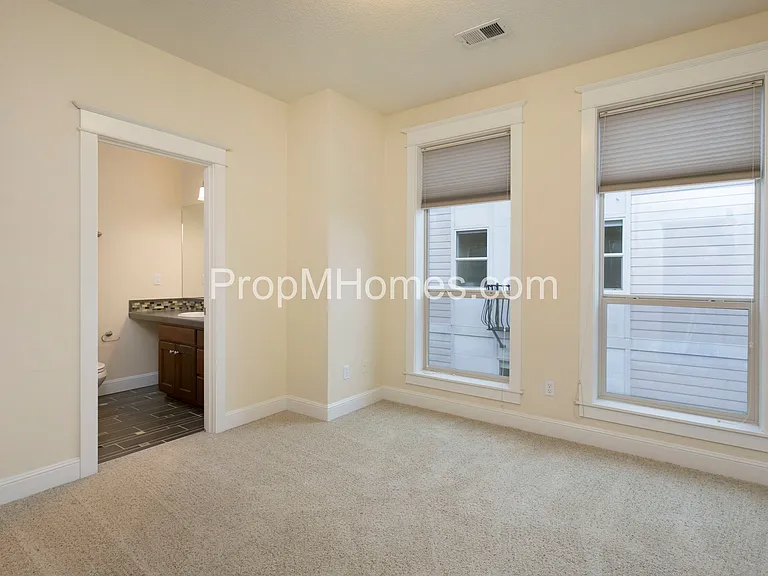 5121 N Williams Ave — Photo 16