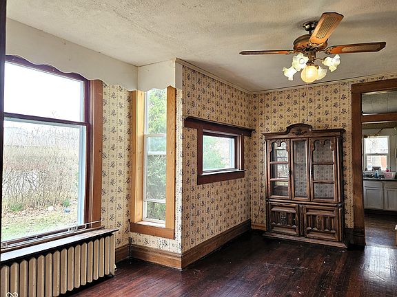 4th image of 260 N Maple St