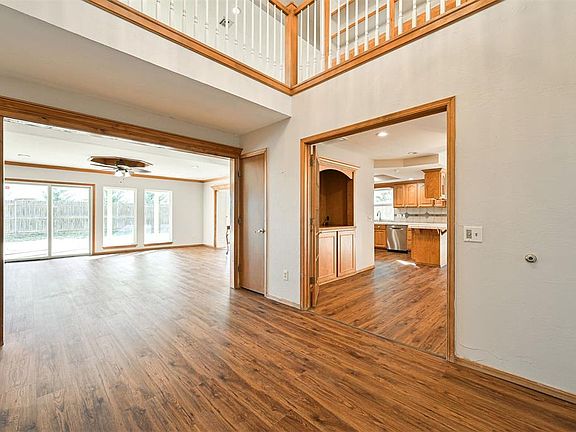 4th image of 9200 Candlewood Dr