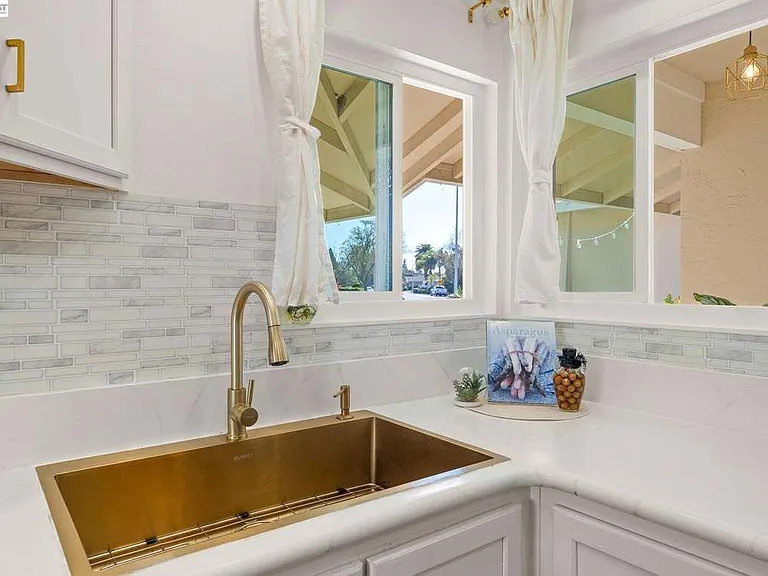 35290 Farnham Dr — Photo 20