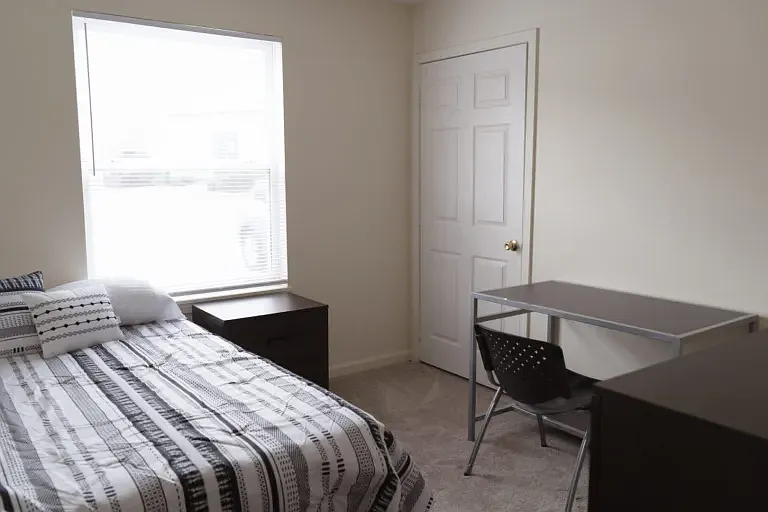 4 bed, $1,500 — Photo 4