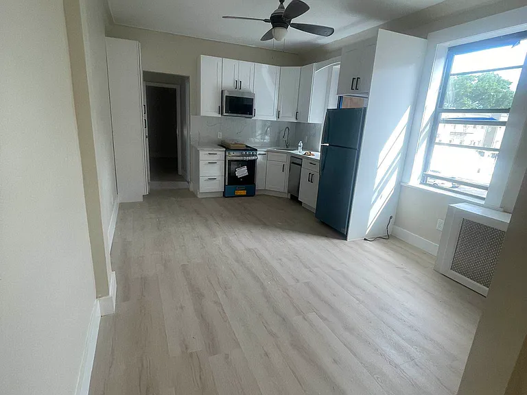 23-84 26th St #2D — Photo 1