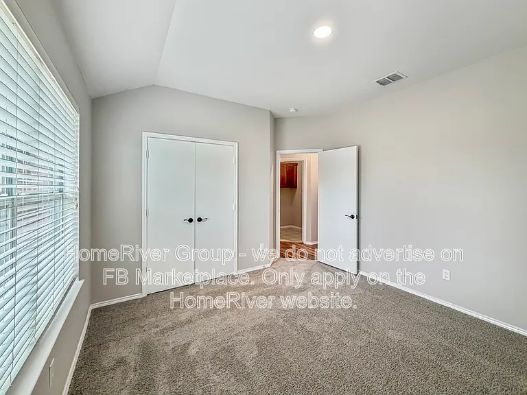 1072 Aviary — Photo 13
