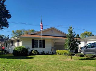 1207 S 8th St, Pekin, IL 61554