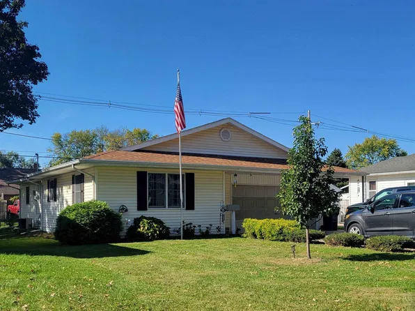 1207 S 8th St, Pekin, IL 61554