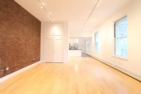 Rented by Level Group | media 44