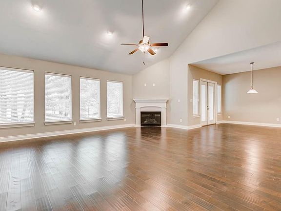 2nd image of 127 Dogwood Dr