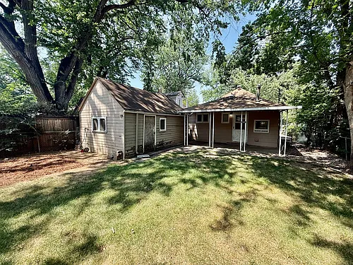 931 W Oak St Photo 1