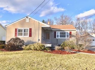 40 Gardens Dr, Springfield, MA 01119