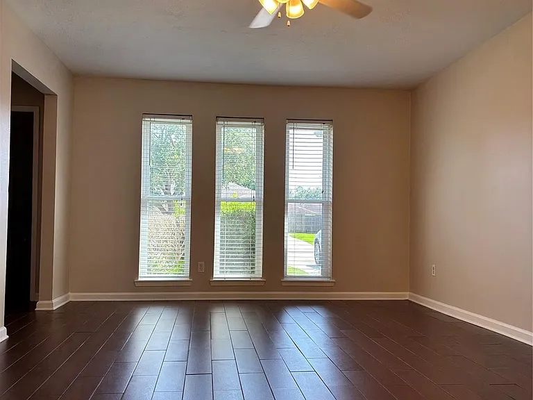 409 Bellmar Ln — Photo 2
