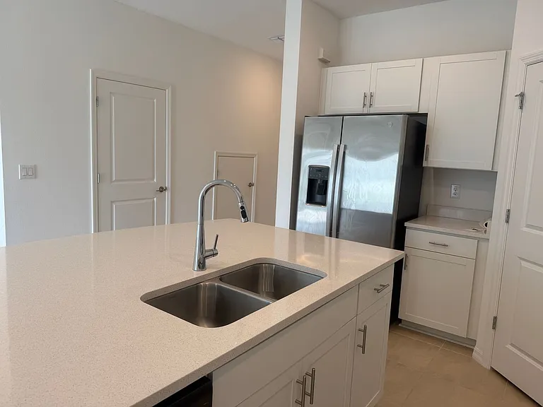 11820 Glenside Ter — Photo 46