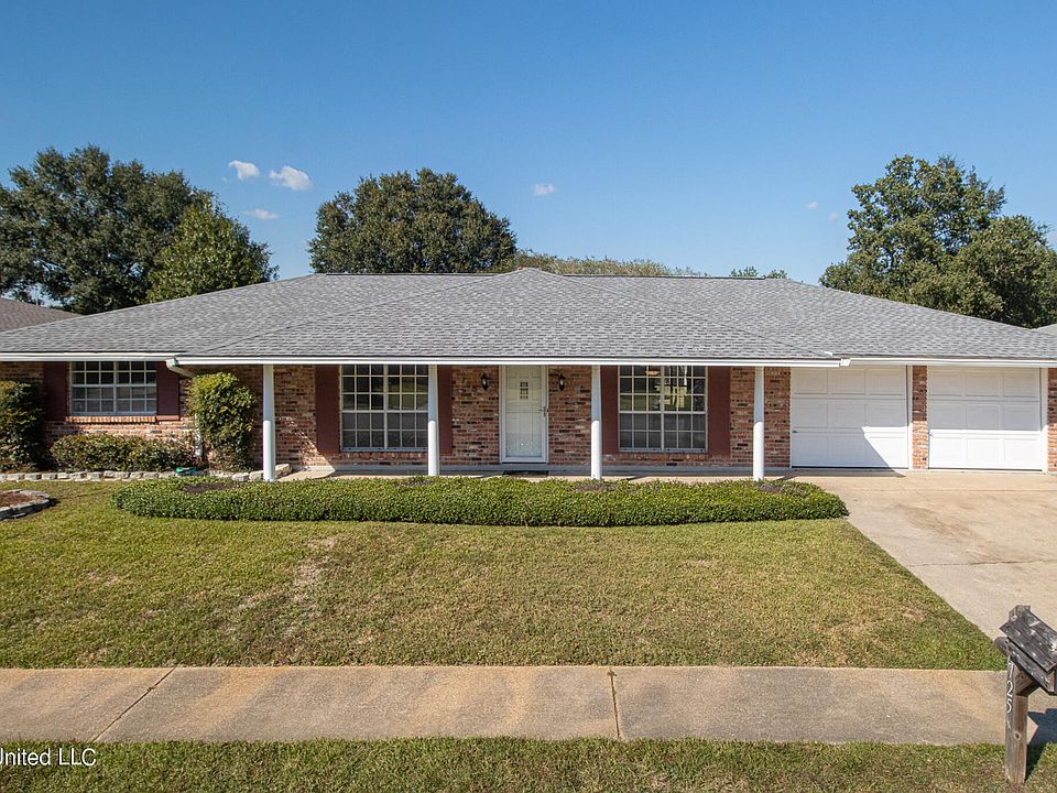 1st image of 725 Parkwood Dr