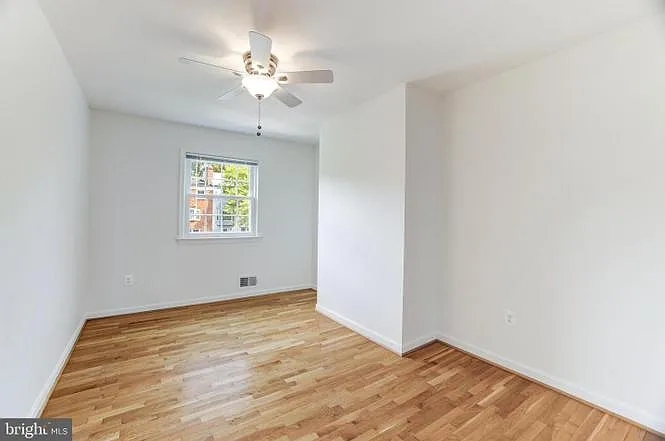 1149 Colonial Rd — Photo 21