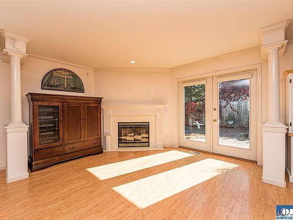 4th image of 631 Summer Breeze Ln