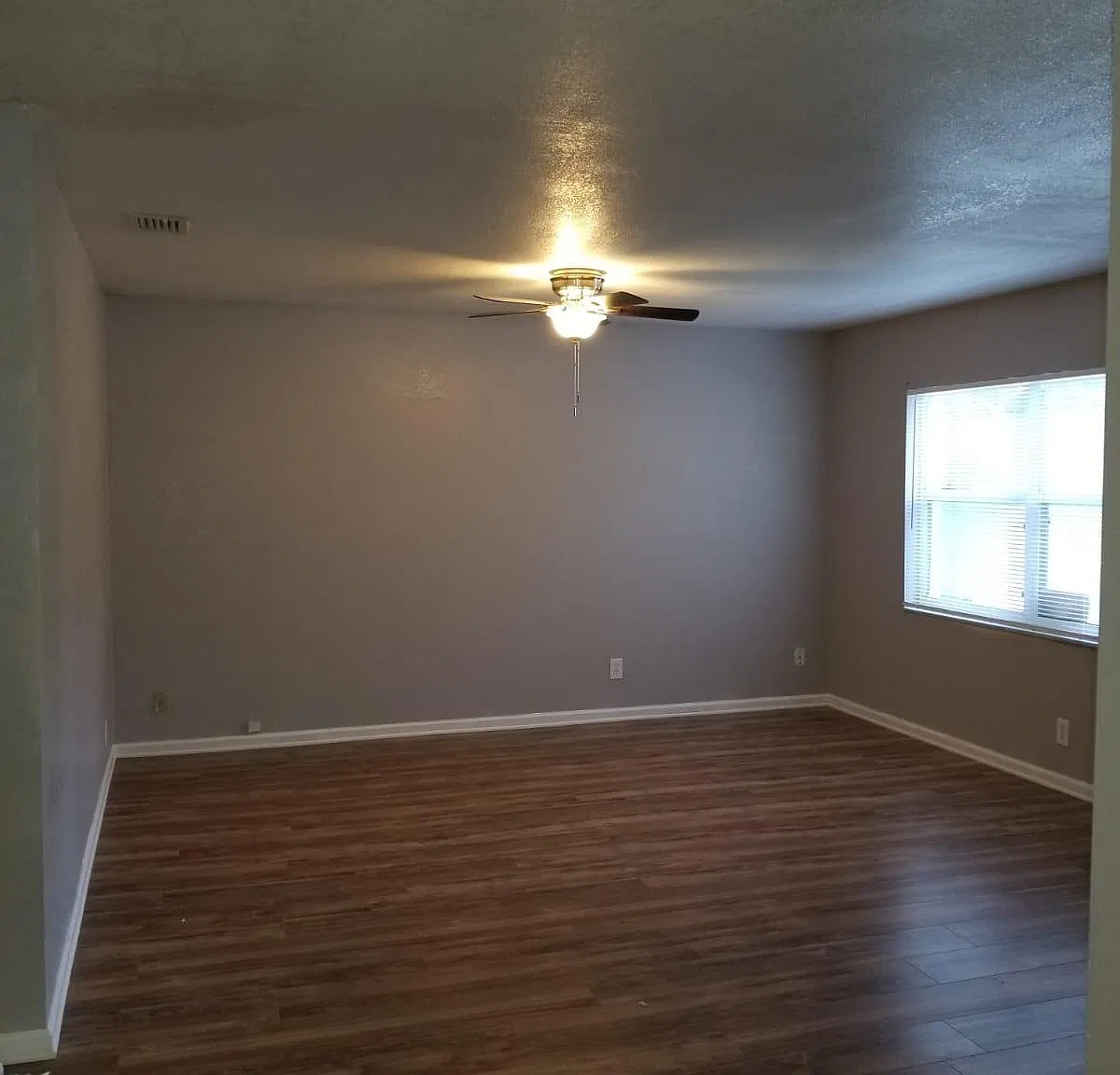 4 bed, 1385 sqft, $2,100 — Photo 3