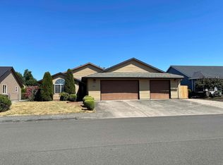 1216 S Pine St, Canby, OR 97013