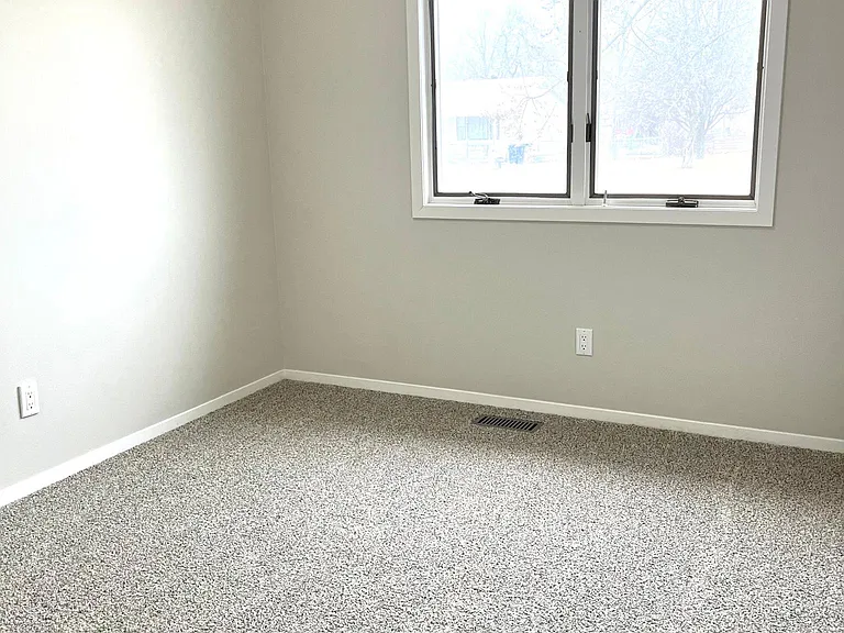 220 S Patrick Henry Rd — Photo 5