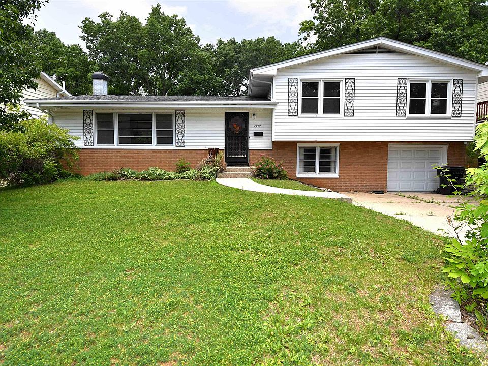 1st image of 2717 W Castle Ct