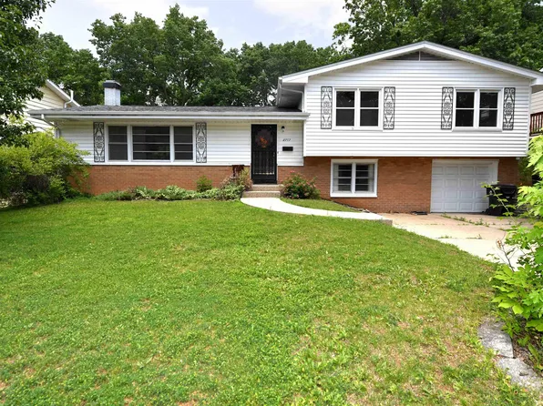 2717 W Castle Ct, Peoria, IL 61614