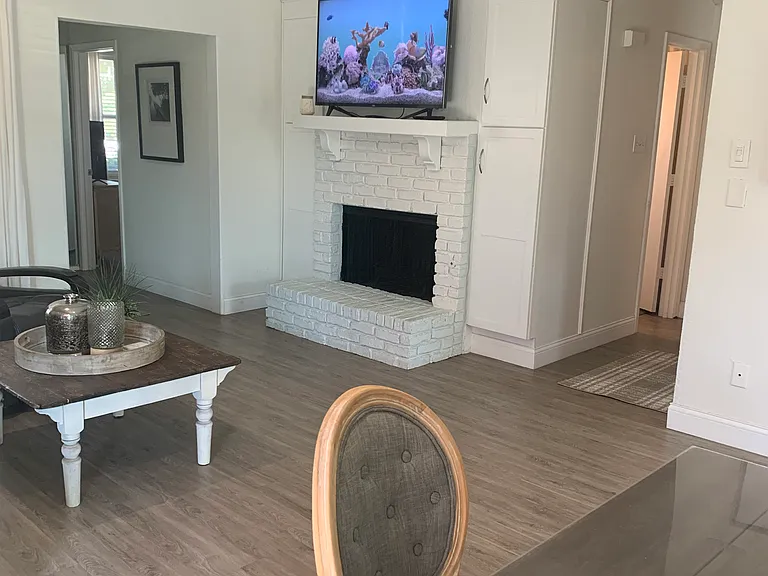 9946 Camfield Ave — Photo 4