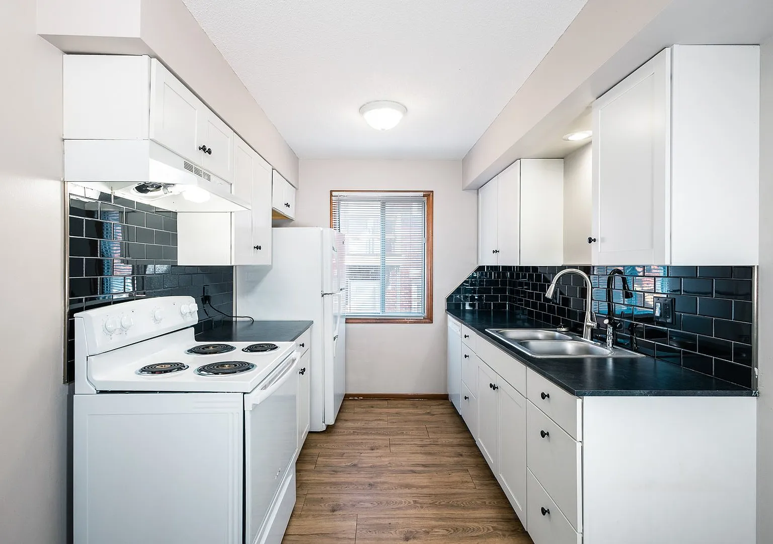 46th Street Apartments — Photo 2