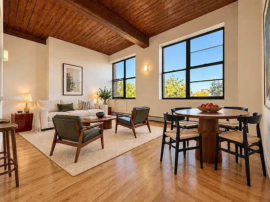 Living room, photo 2