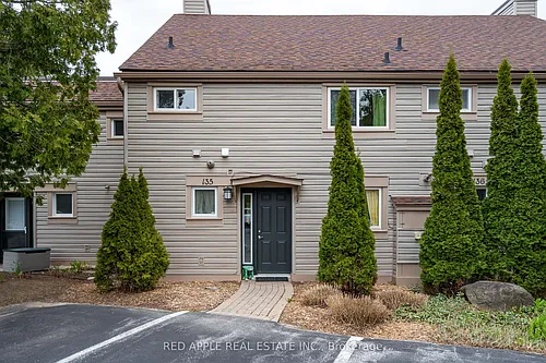 135 Escarpment Cres Photo 1