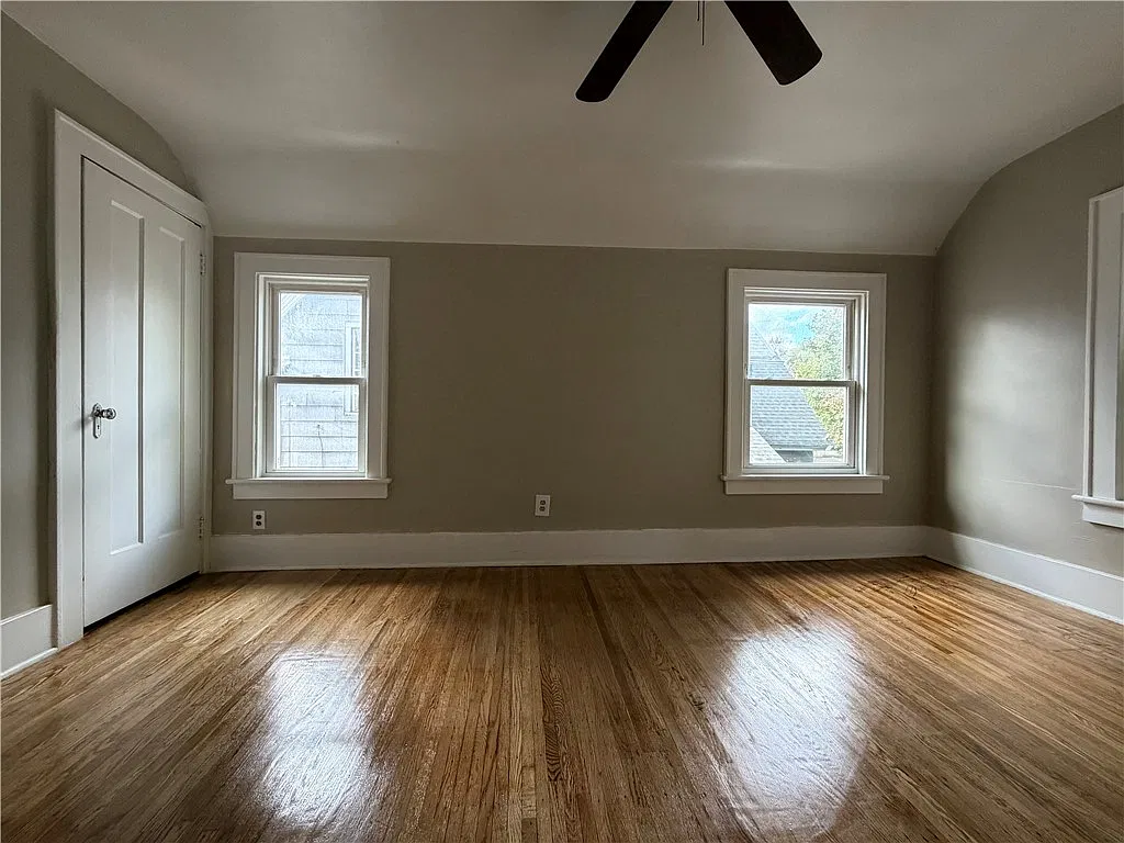2 bed, 1.0 bath, 3168 sqft, $1,295 — Photo 2
