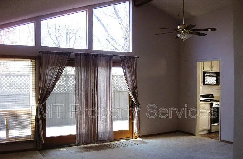 3 bed, 2.0 bath, 1471 sqft, $3,200 — Photo 2