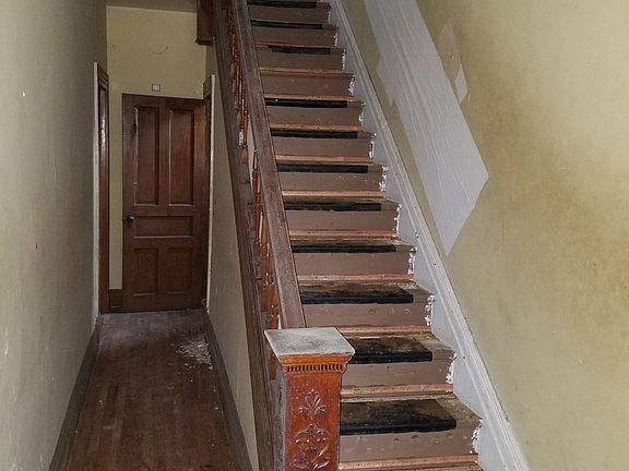 Entry Hall & Staircase
